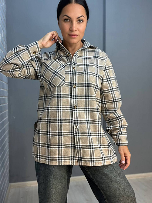 Сорочка жіноча Ariadna 8052 картата оверсайз розрізи по боках one size, бежевий, one size Київ - фото 1