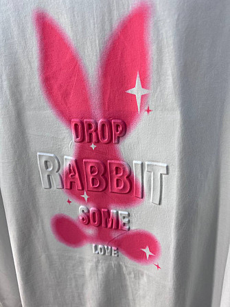 Футболка женская YIGOU 17 надпись рисунок кролик RABBIT оверсайз удлиненная one size, белый, one size Киев - изображение 9