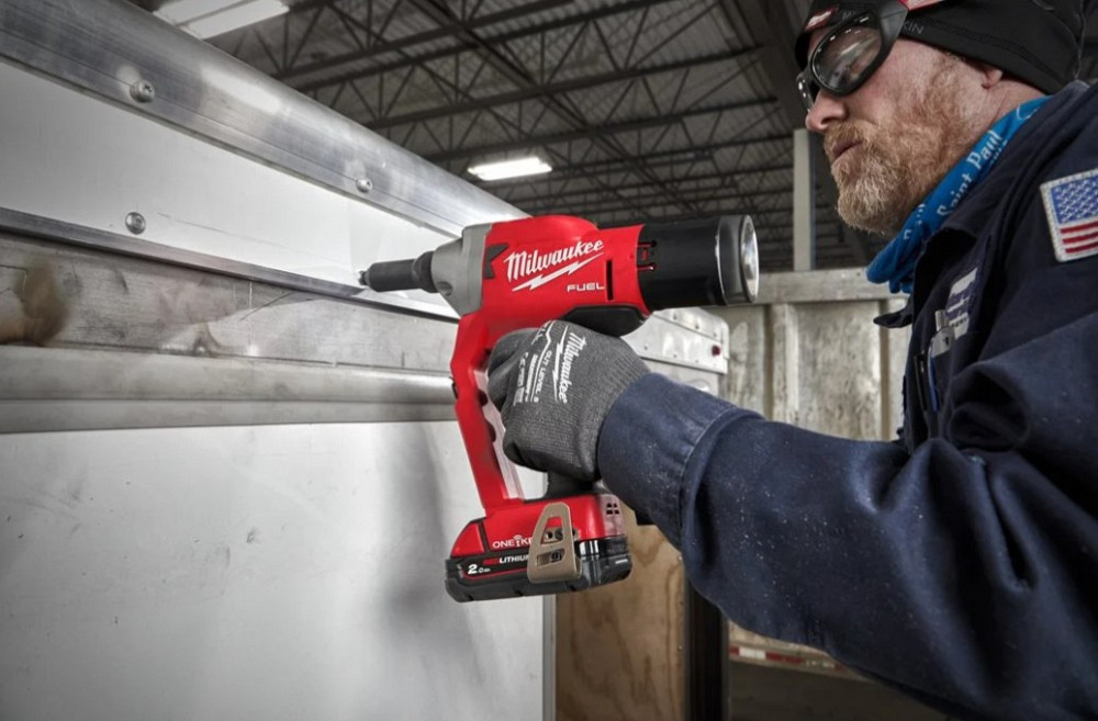 Заклепочник акумуляторний безщітковий MILWAUKEE M18 ONEFPRT-202X, діаметр заклепок 4,8-7,0мм (зарядний.пристрій М12-18 FC, 2 аку Одеса - фото 5