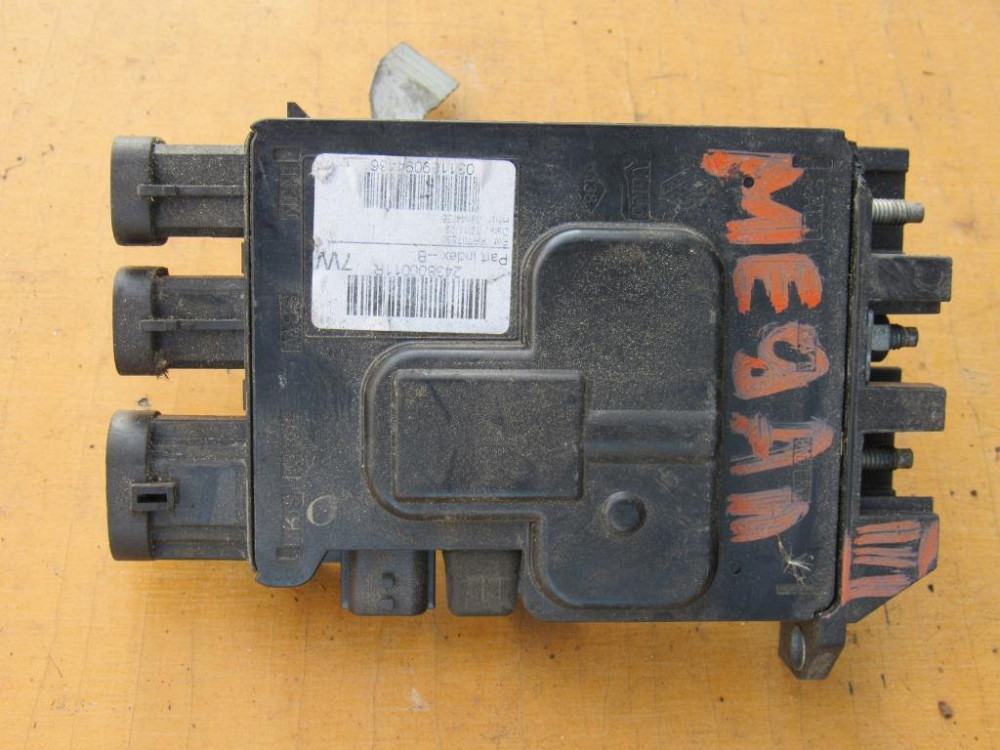 Блок запобіжників Renault Megane III 2008-2015 (243800011R) Ковель - фото 2