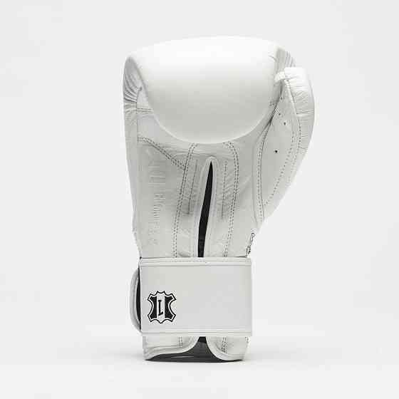 Боксерські рукавиці Leone GN111 THE GREATEST White 14 унцій (бинти 4 м. в комплекті) Кам'янське