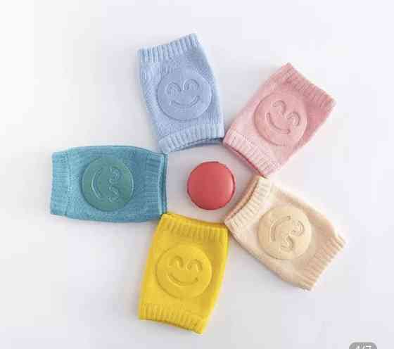 Наколенники детские для ползания, смайлик, голубые, отличные защитные наколенники Киев