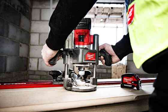 Фрезер аккумуляторный кромковочный MILWAUKEE, M18 FR12KIT-0P (цанги 8мм и 12мм, боковой упор, опорная плита, гаечный ключ, труба д Одесса