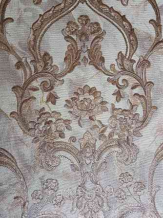 Шпалери метрові вінілові на флізелін Grandeco Poem вензелі структурні золотисті на бузковому Київ