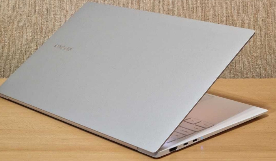 Ноутбук: Samsung Galaxy Book 2 Pro AMOLED Intel Core i7 -1260P Киев - изображение 3