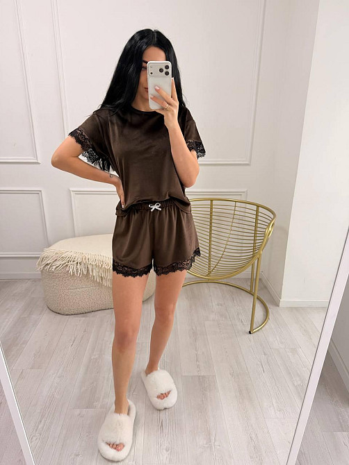 Жіноча піжама двійка з велюру з мереживом Шоколад Одеса - фото 6