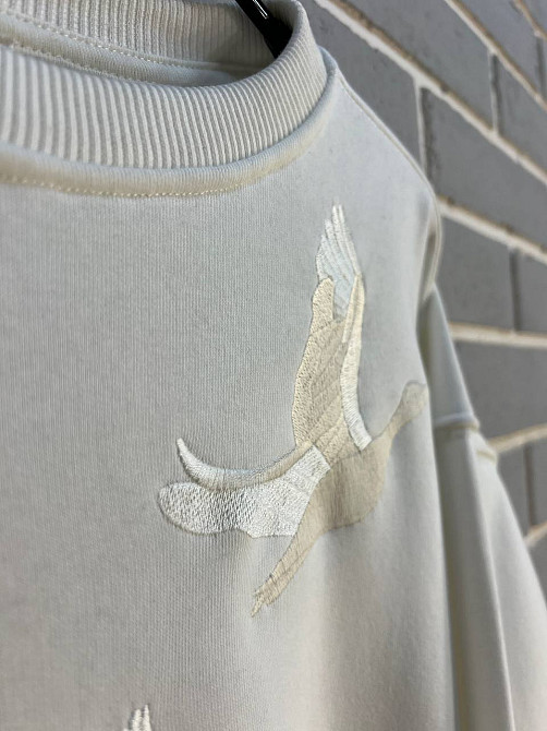 Свитшот женский Pepper&mint 24-18 утепленный вышивка птицы оверсайз белый, белый, L Одесса - изображение 3