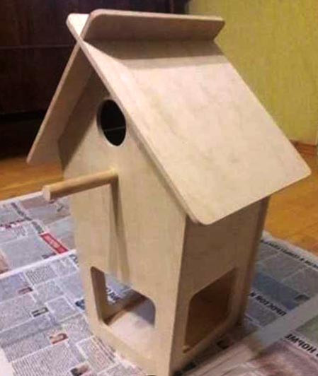 Кормушка со скворечником 