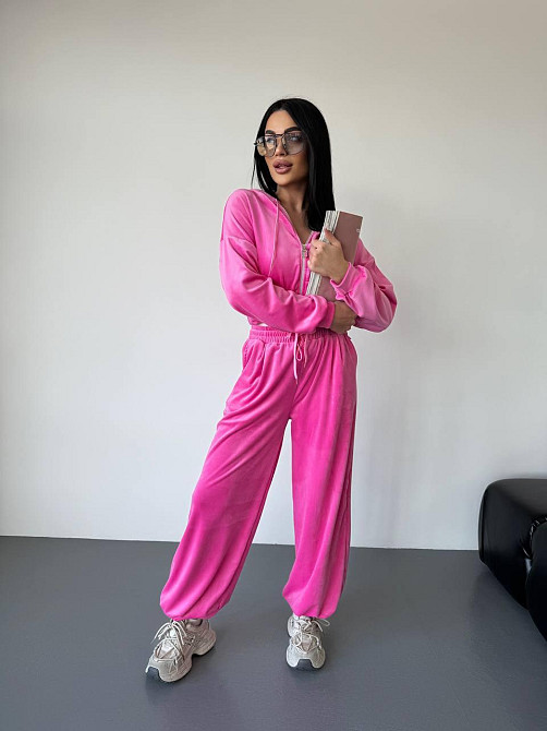 Жіночий стильний повсякденний велюровий костюм-двійка Барбі Одеса - фото 1