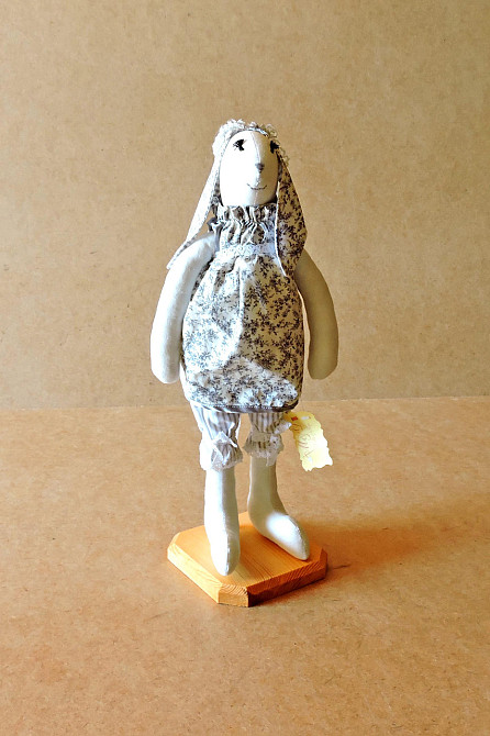 Подставка для кукол 