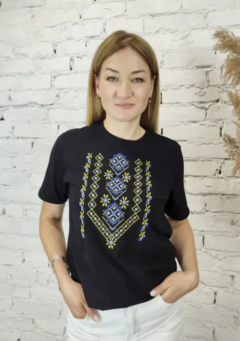 Чоловіча вишиванка в чорному кольорі з голубими орнаментом Київ - фото 2