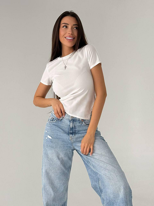 Женская базовая футболка с акцентным низом в виде треугольника креп-дайвинг Белый, 46/48 Одесса - изображение 1