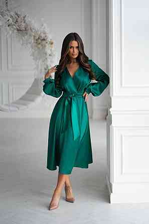 Жіноча сукня з запахом, з атласу Одеса