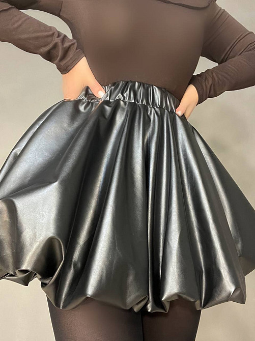 Юбка женская Ariadna 2418 короткая пышная баллон на резинке экоркожа черная, черный, M Киев - изображение 15