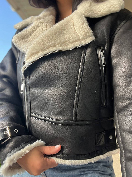 Дублянка жіноча Aftf Basic 2418 косуха укорочена блискавка біле хутро чорна, чорний, M Київ - фото 6