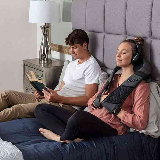 Массажер для шеи и плеч с прогревом, сумкой и адаптером в автомобиль Черный Винница