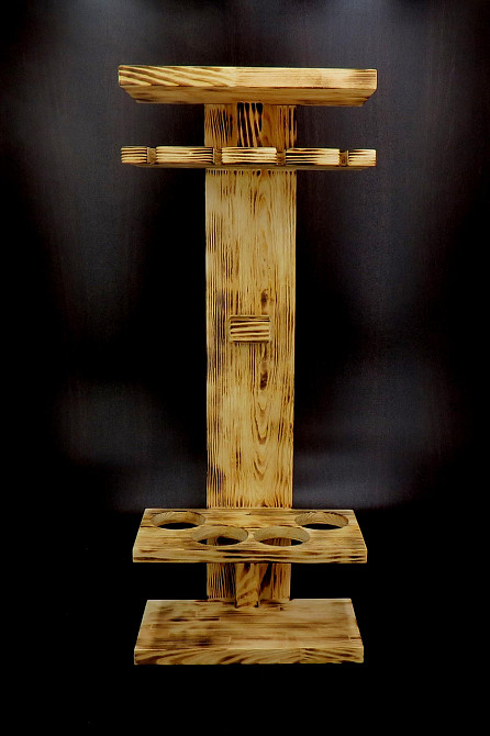 Настенная винная полка 