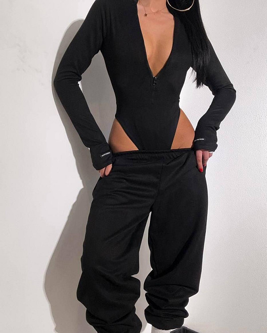 Женский стильный костюм двойка: боди и джоггеры замш на дайвинге Черный, 42/44 Одесса - изображение 3
