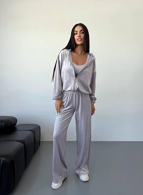Женский стильный прогулочный костюм тройка: кофта топ и брюки из мягкого велюра Серый, 42/44 Одесса - изображение 3