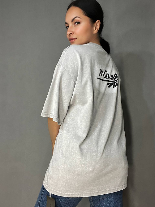 Футболка жіноча A-N 25008 оверсайз подовжена варена тай дай принт Міккі маус попереду з камінчиками one size, світло-сірий, one size Київ - фото 10