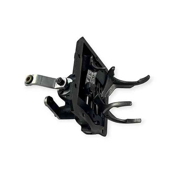 Крышка КПП УАЗ 452 в сборе новый образец 4-ступка Мукачево