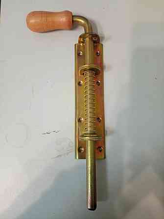 Засув пружинний 400 мм з дерев'яною ручкою Стрый