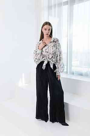 Женский романтичный костюм двойка: рубашка и плиссированные брюки дабл шелк армани + тенсел Черный Одесса