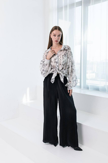 Женский романтичный костюм двойка: рубашка и плиссированные брюки дабл шелк армани + тенсел Черный Одесса - изображение 5
