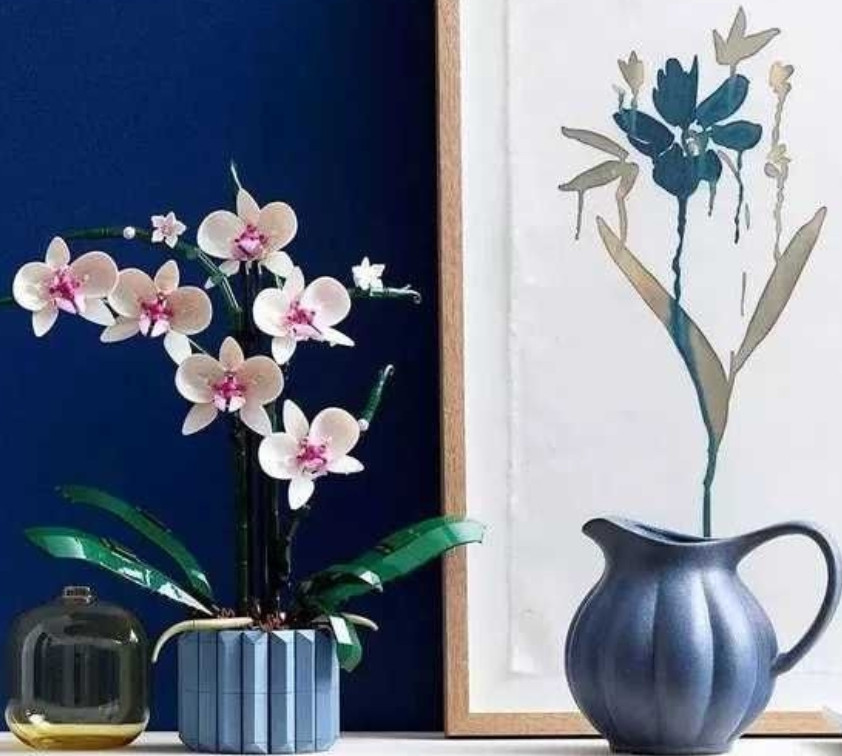 Конструктор напоминает LEGO Icons Botanical Орхидея из 608 деталей. Киев - изображение 1