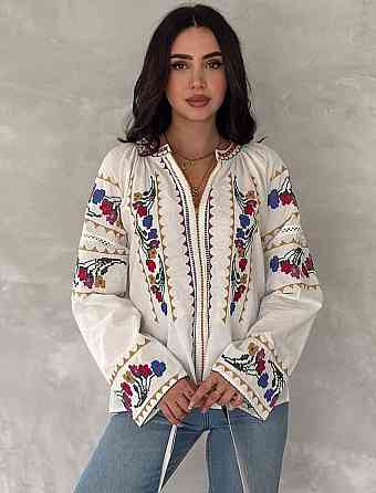 Жіноча стильна універсальна вишиванка з квітами 80% бавовна, 20% поліестер. Одеса