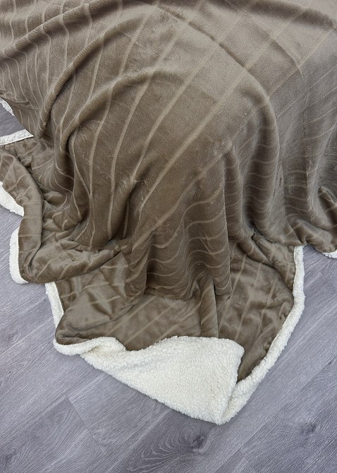 Плед двосторонній 155х200 см (+-5см) рельєфний із штучною овчиною Какао з молочним (87-072) Київ - фото 7