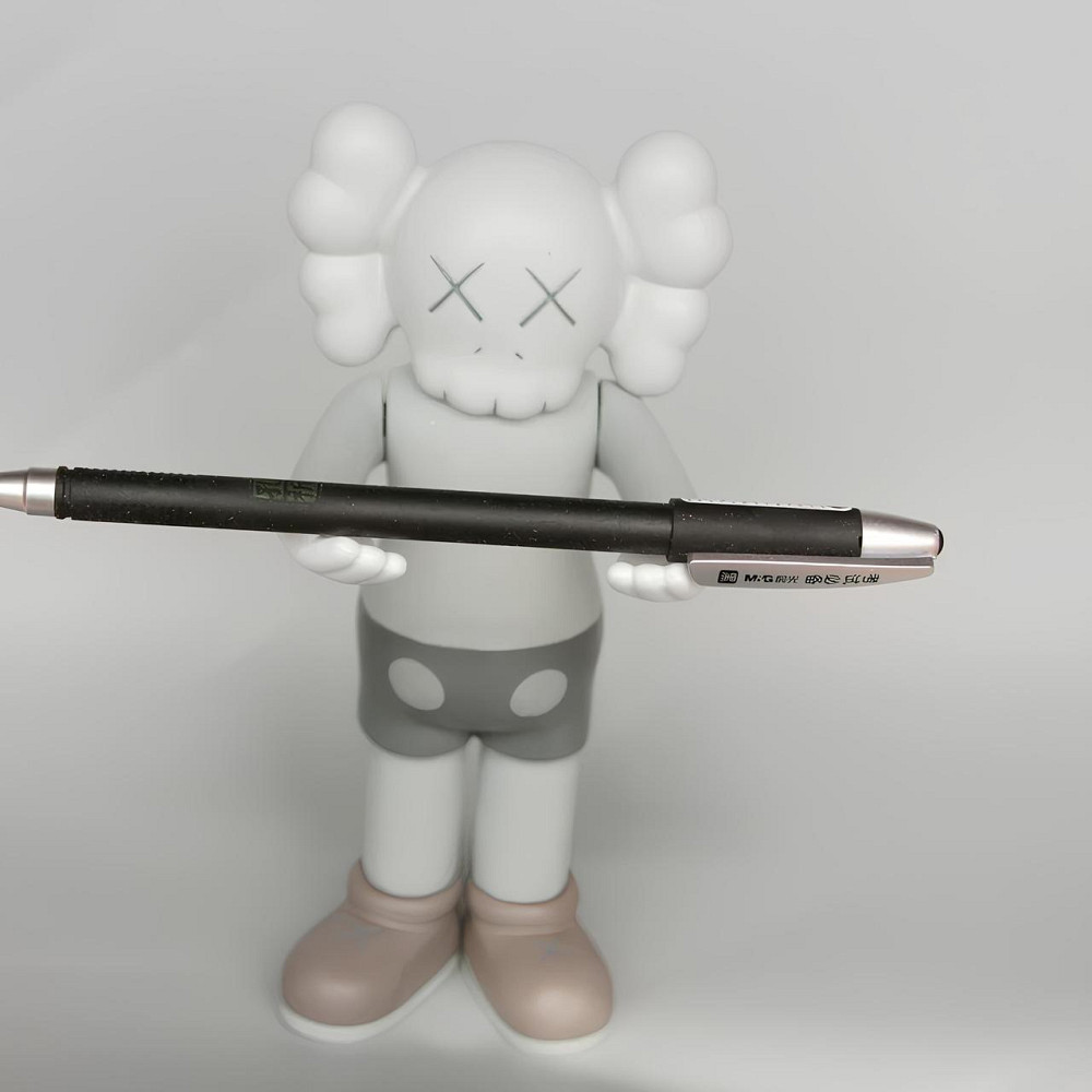 Статуэтка KAWS Companion серого цвета 18 см — дизайнерская фигурка для интерьера, коллекционная игрушка в стиле арт-той Киев - изображение 5