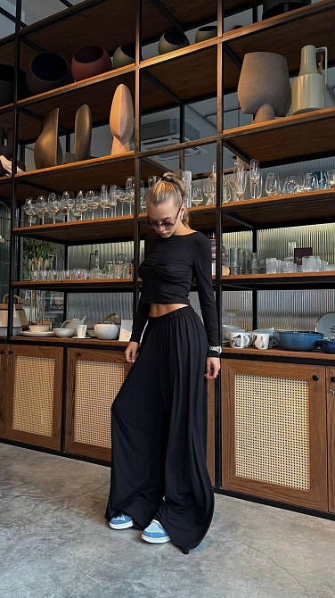 Жіночий стильний костюм-двійка: лонгслів з імітацією бра та штани віскоза Чорний Одеса - фото 10