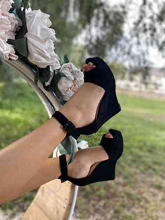 Meideli Стильні жіночі босоніжки літні на танкетці VIKA 65-4 зі штучної замші чорні р. 40 Коломия