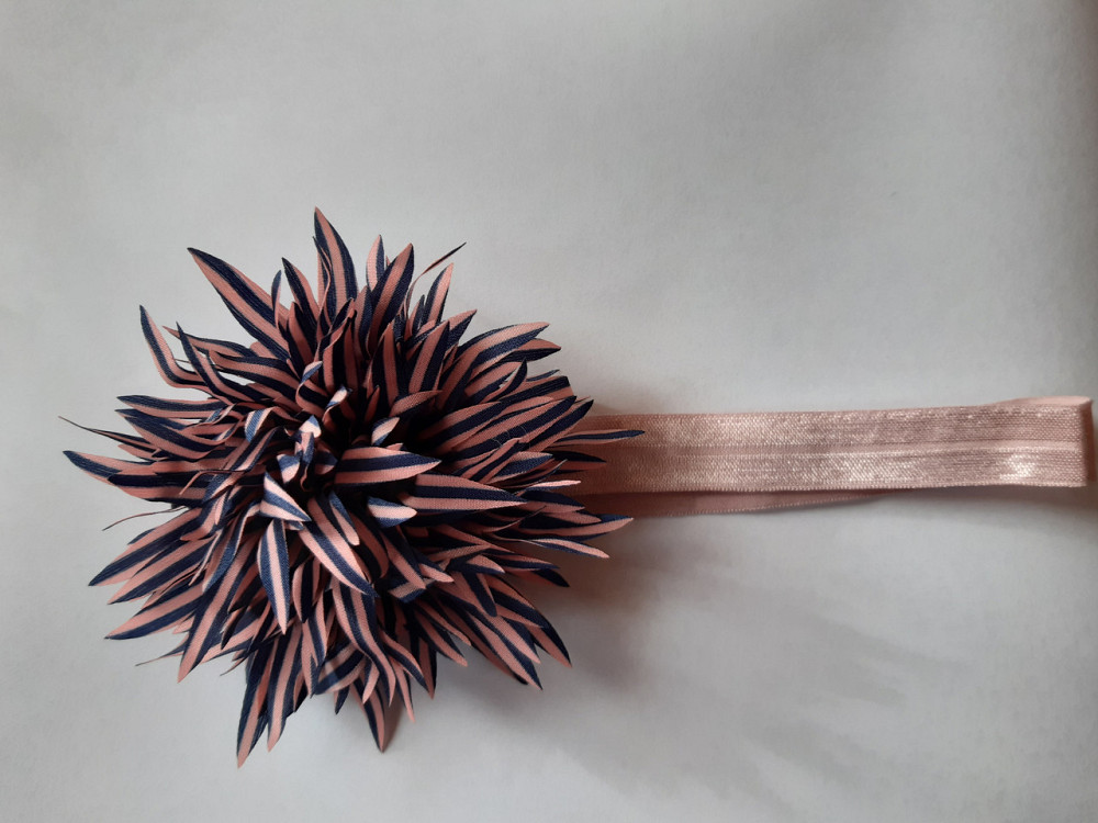 Повязка детская с цветком пудровая - размер цветка около 9см, окружность 34-46см Киев - изображение 1