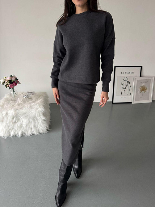 Жіночий стильний теплий костюм-двійка з розрізом збоку Графіт, 46/48 Одеса - фото 1