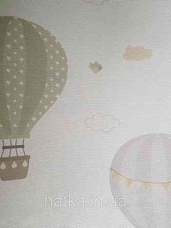 Шпалери вінілові на флізеліні AdaWall Ada Kids метрові дитячі повітряні кулі тучки веселка на біло молочному Київ