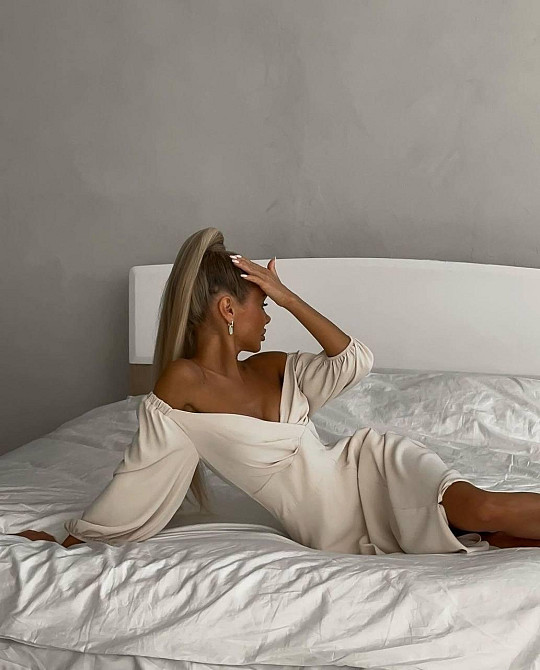 Женское романтическое приталенное платье с разрезом костюмка Бежевый, 42/44 Одесса - изображение 3