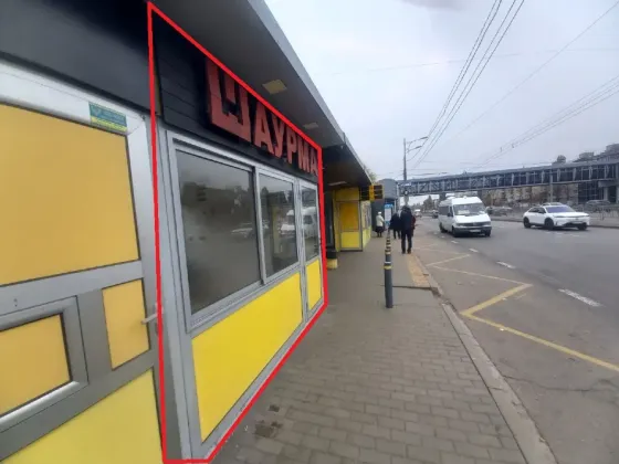 Прокат МАФ (автобусный остановочный комплекс) Слобожанский проспект, Хороший автомобильный и пешеходный трафик. Днепр