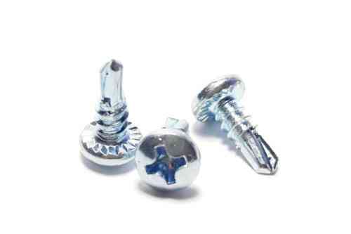 Саморіз для гіпсокартону 3,5*9,5 для металу зі свердлом з напівкруглою головкою (блоху) цинк білий (ящ. 22000шт) Рівне