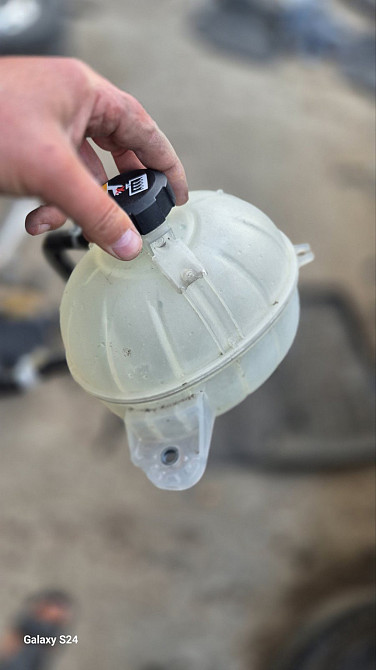 Kia Sportage 2016–2021 Бачок расширительный б/у с шлангами Киев - изображение 1