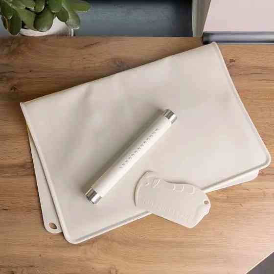 Силиконовый коврик со скалкой для раскатки теста Бежевый HP34547W Киев