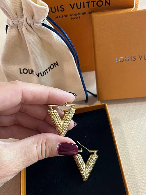 Луї Віттон сережки / Louis Vuitton сережки у формі трикутника Одеса - фото 1