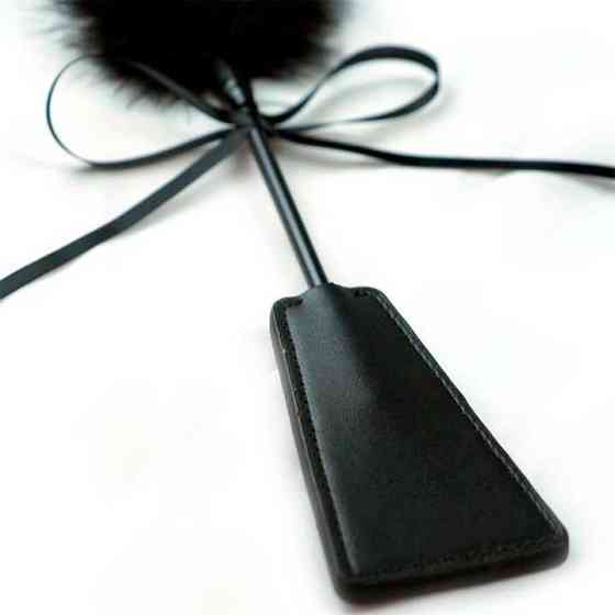 Чорна пір'їнка зі шльопалкою - Чорний - Садо-мазо Вінниця