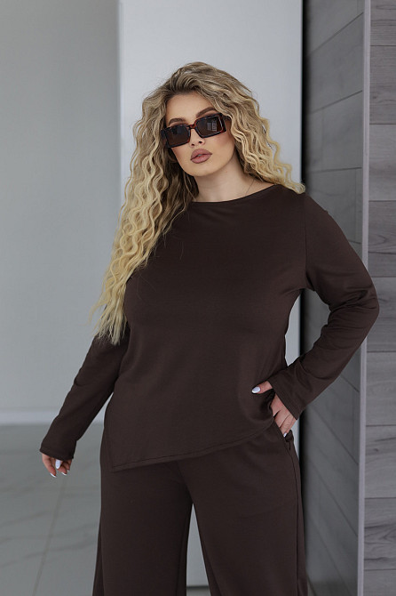 Жіночий костюм з асиметричним лонгслівом "Travel" |  Норма та батал Шоколадний, 50-52 Київ - фото 4