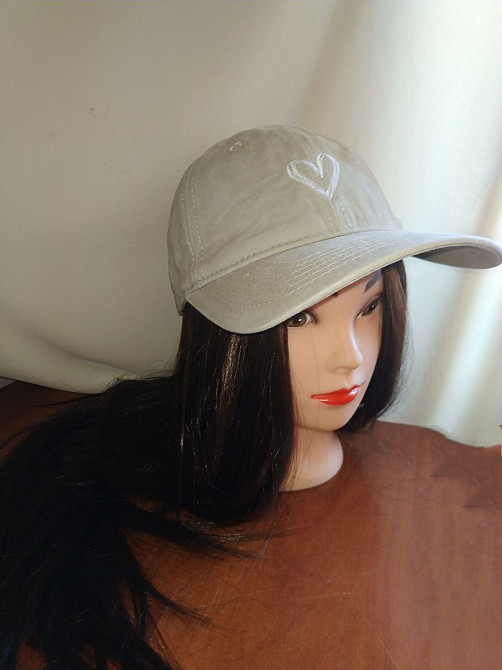 Бейсболка з вишивкою "Серце" Молочний Харків - фото 1