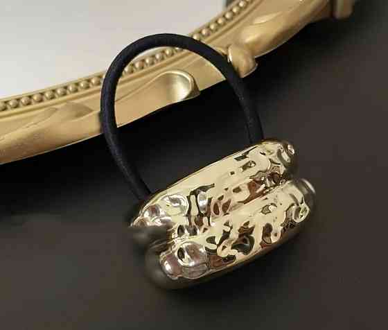 Гумка для волосся із золотистою вставкою Сміла