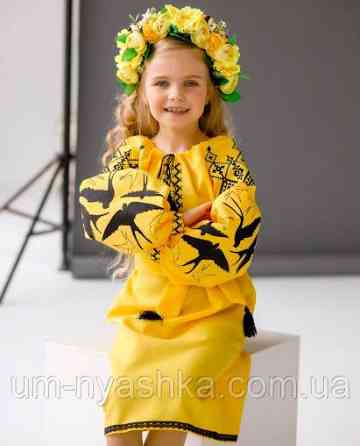 Детское вышитое льняное платье с ласточками 