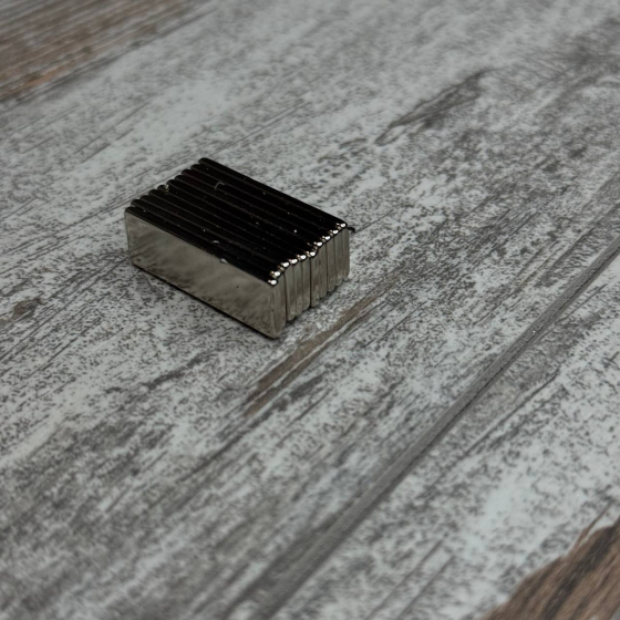 Набір із 10 потужних неодимових магнітів 30x10x2 мм, клас N35 Київ