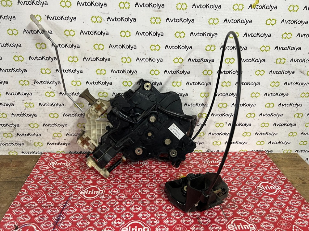 Замок бокових зсувних дверей правий VW Caddy 2004-2015 (2K0843654) Ковель - фото 1